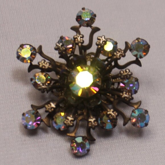 Vintage Snowflake Pin Brooch Aurora Borealis Rhinestone Gold Tone - Picture 8 of 8